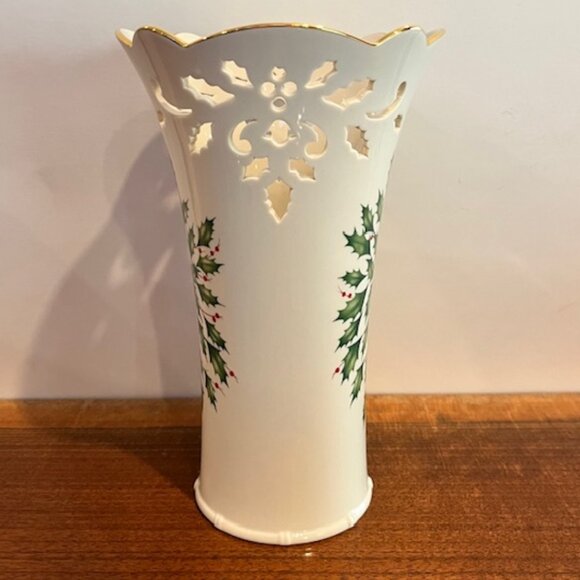 Lenox Holiday Pierced Holly Vase 9" with Box - Picture 7 of 11